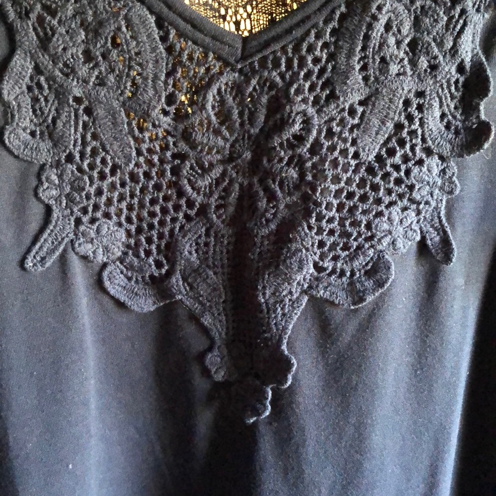 Maurice’s navy lace top hi-low - Picture 6 of 6